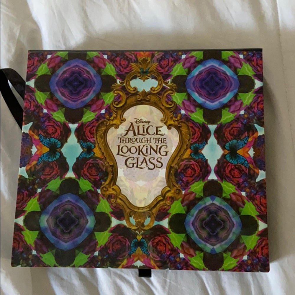 Eyeshadow palette